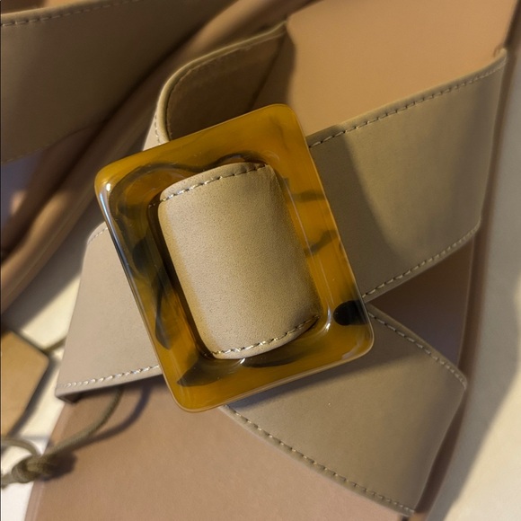 OluKai Women's Taupe La’i Slide Sandals with Buckle, new in box, size 10 - Picture 7 of 7